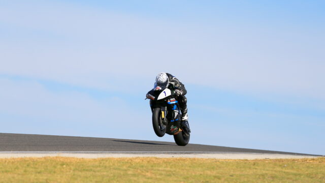 West Australian Supersport Champion Tommy King coming over the hill at Carco.com.au Raceway on a Kawasaki ZX6.